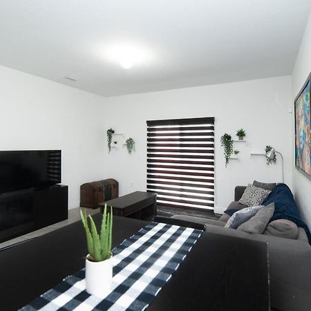 New House On The Block Near Miami Airport.ヴィラ エクステリア 写真