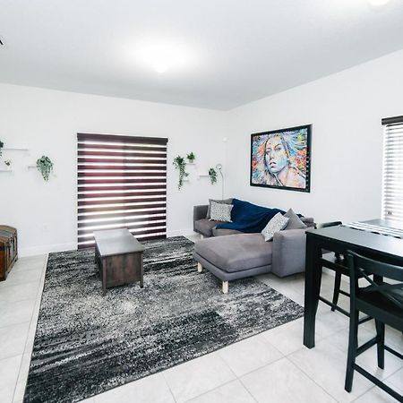 New House On The Block Near Miami Airport.ヴィラ エクステリア 写真