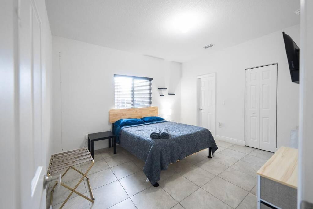 New House On The Block Near Miami Airport.ヴィラ エクステリア 写真